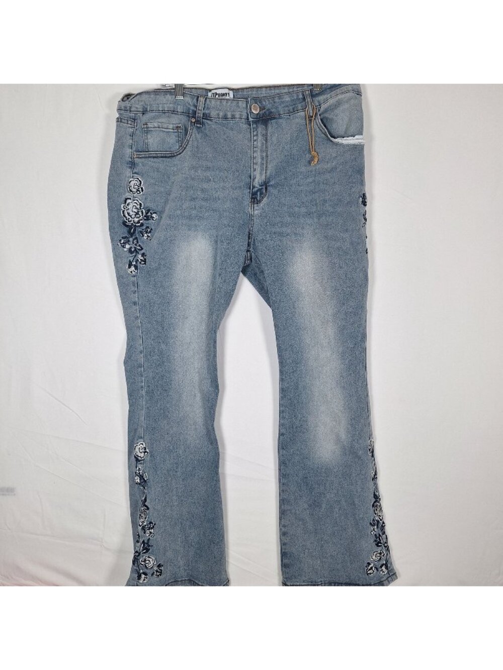 VIP Honey Los Angeles Flower Embroidered Jeans size 4XL Plus Size